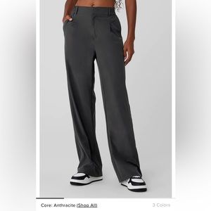 Alo high-waist pursuit trouser. New without tags. Never worn color: Anthracite